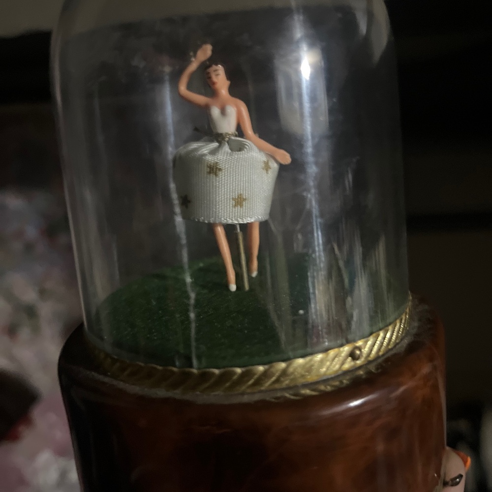 Dancing musical ballerina